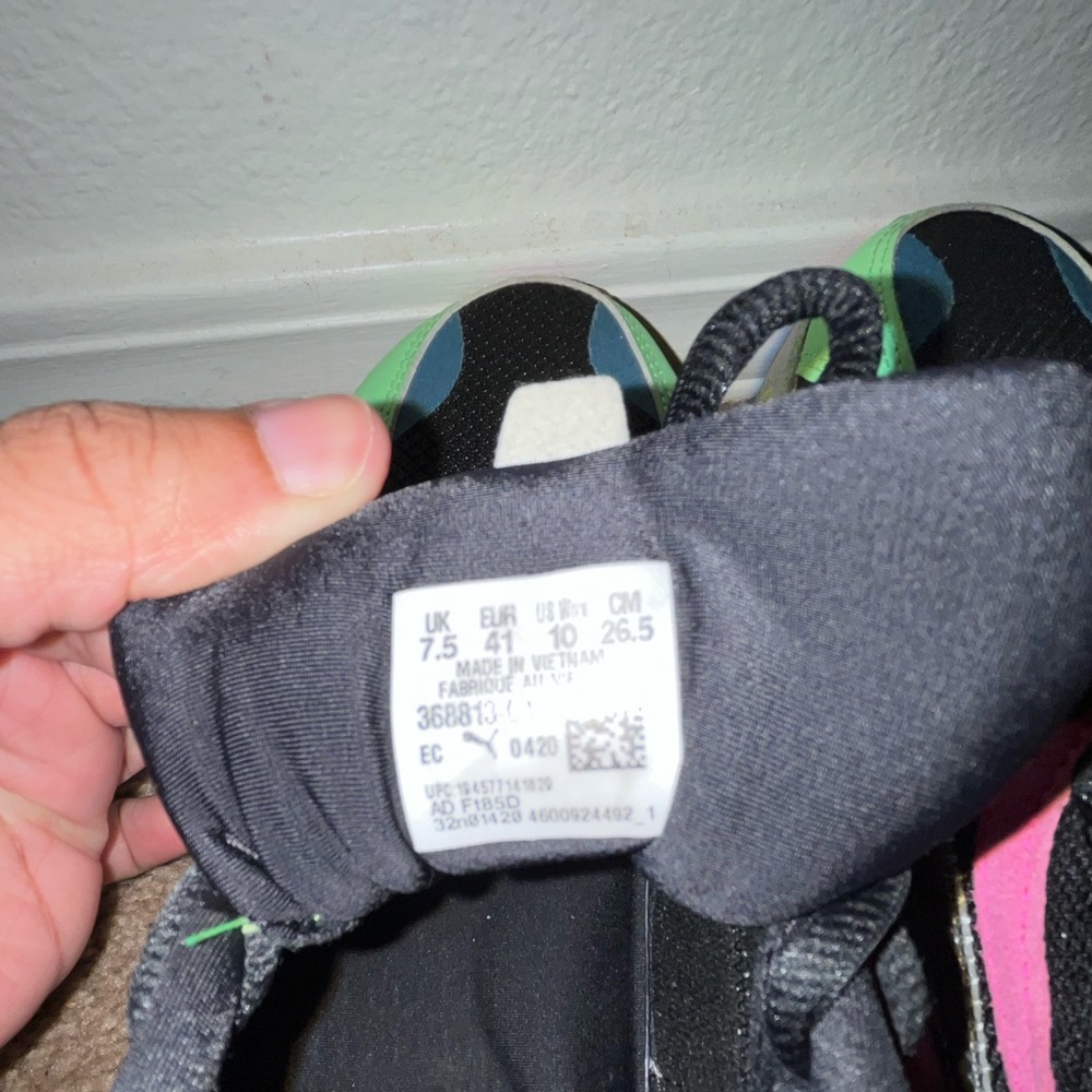 I'm selling pink, blue, green, yellow PUMAS.
